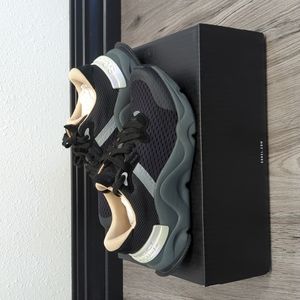 Sorel kinetic athletic shoes